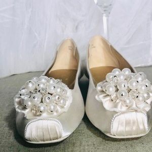 KATE SPADE SATIN IVORY BALLERINA FLATS WITH PEARLS